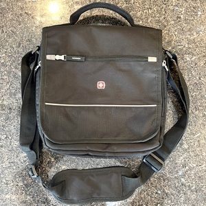 SwissGear Medium Messenger Tablet Bag